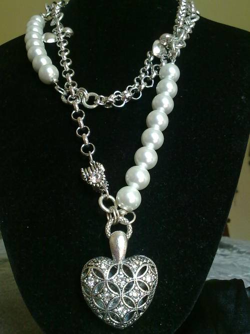 2011 HADASSAH COLLECTION!!STUNNING TIBETAN SILVER HEART PENDANT MULTI STRAND LONG PEARLY NECKLACE