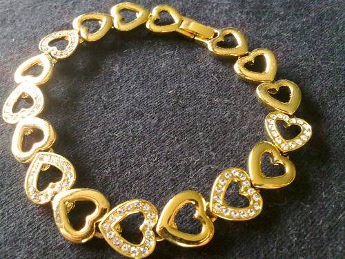 2 YEAR GUARANTEE!!GORGEOUS GOLD HEARTS DIAMANTE BRACELET 10 mm