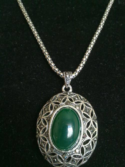 STUNNING TIBETAN SILVER MARCAZITE LOOK GREEN OVAL PENDANT POPCORN NECKLACE