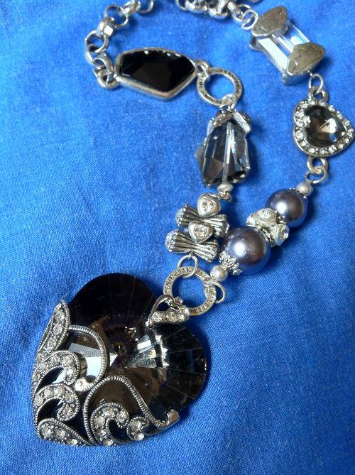 STUNNING TIBETAN SILVER CHARCOAL CRYSTAL HEART PENDANT NECKLACE