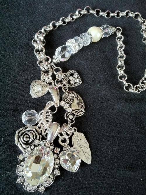 STUNNING TIBETAN SILVER CLEAR STONE OVAL PENDANT MULTI CHARMS NECKLACE