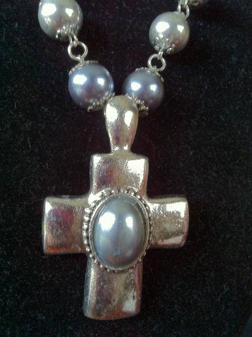 CHRISTMAS SPECIAL!!STUNNING TIBETAN SILVER PURPLE/GREY PEARLY CROSS PENDANT NECKLACE