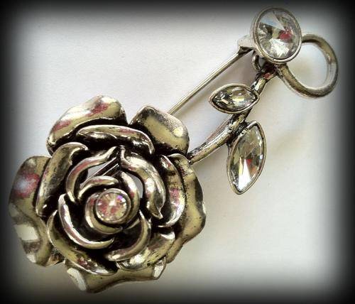 GORGEOUS DIAMANTE ROSE PIN BROOCH