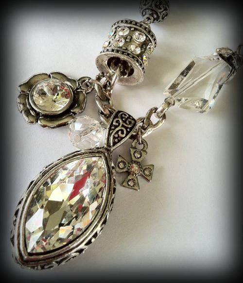 STUNNING TIBETAN SILVER CLEAR STONE OVAL PENDANT MULTI CHARMS NECKLACE