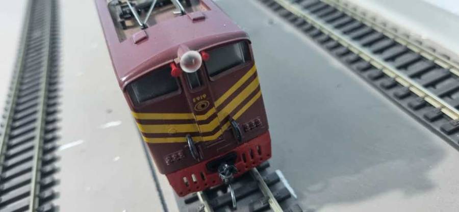 Lima 5E horns and headlight upgrade kit