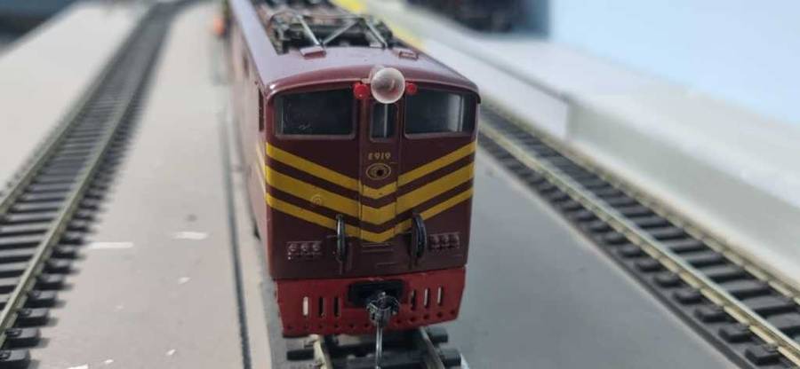 Lima 5E horns and headlight upgrade kit