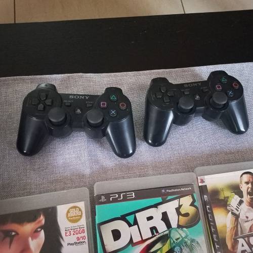 PS3 CONSOLE WITH 2 CONTROLLERS