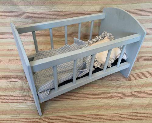 Vintage Baby Doll Cot (Collection only or own courier)