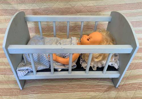 Vintage Baby Doll Cot (Collection only or own courier)