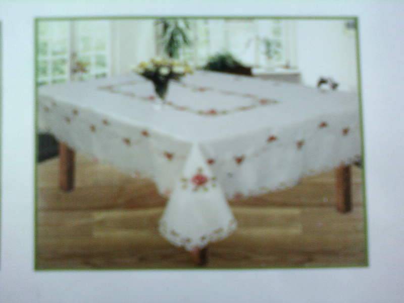 embroidered table cloth + 8 table napkins