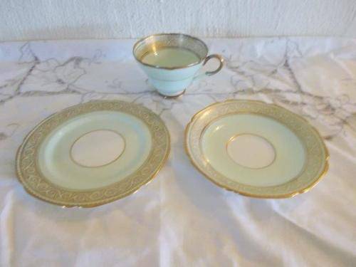 Stunning vintage green and gold paragon tea cup trio -lot2