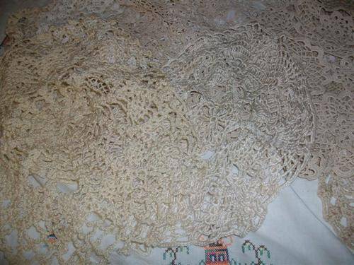 Nice lot of assorted crochet dollies