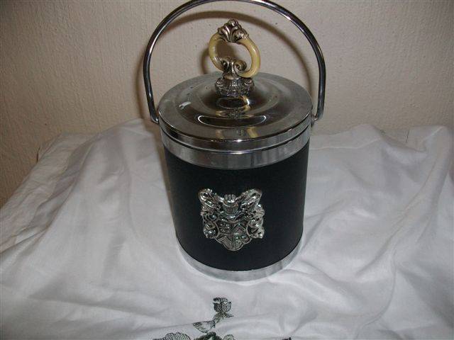 Lovely ice bucket to add to you're bar