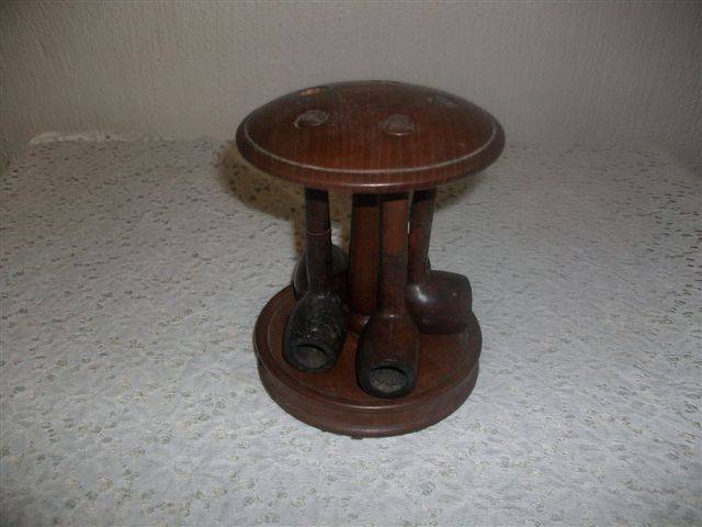 Vingate wooden pipe stand with five pipes