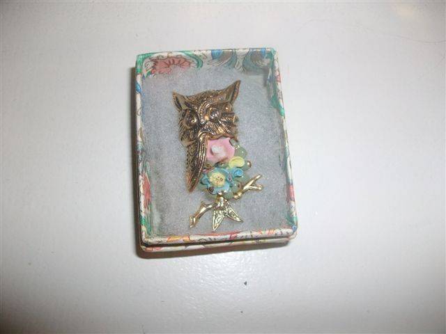 Lovely little costume gold plated owl brooch