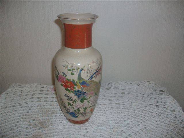 Large and lovely oriental sastuma vase