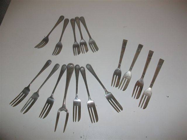 Asstorted lot of sliver plated cake forks
