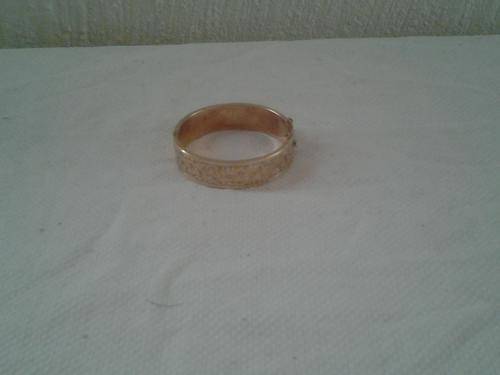 9ct gold ladies bangle with a metal core