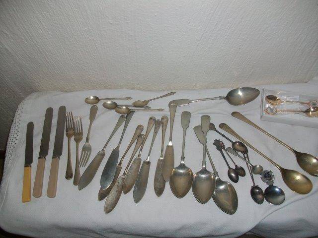 A lot of vintage assorted lucky dip cutlery items