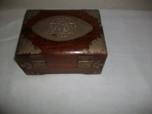 Small wooden Chinese trinket box