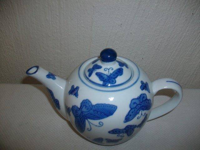 Collectors Genuine Ming blue butterfly design tea pot