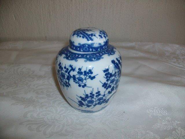 Nice blue and white small ginger jar