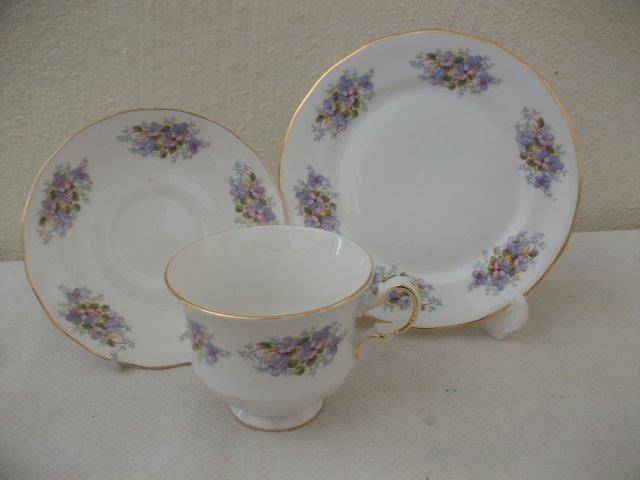 Lovely queen anne tea cup trio small purple flowers pattern - lot 1