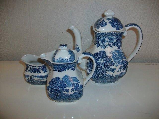 Lovely blue and white Wedgwood tea set milk jug and water jug and tea pot , please note