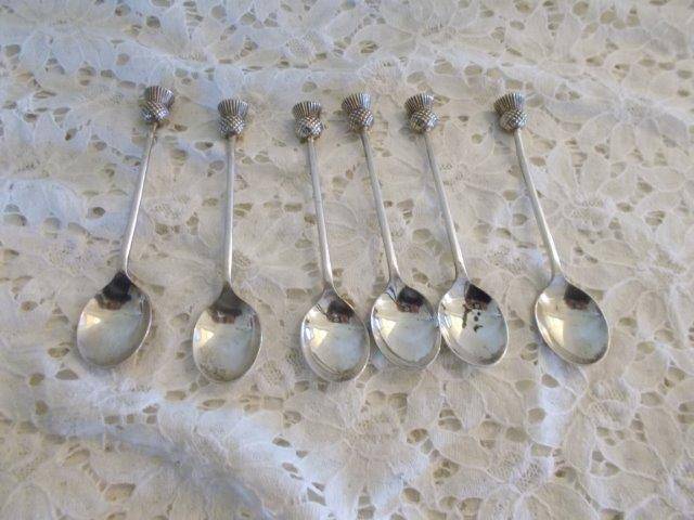 Lovely set of vintage sliver plated tea spoons