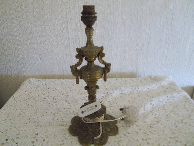 Nice vintage metal brass looking lamp base in good working order