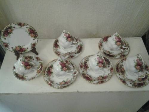 Six Royal albert old country roses tea cup trios