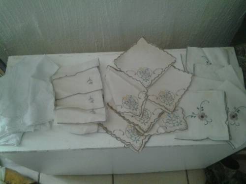 Assorted lot of vintage table napkins some do have stains noted