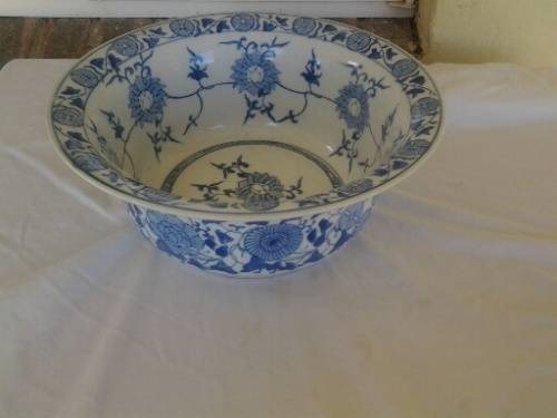 Stunning blue and white oriental singed bowl