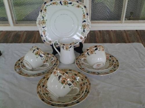 Pretty vintage part tuscan porcelain tea set