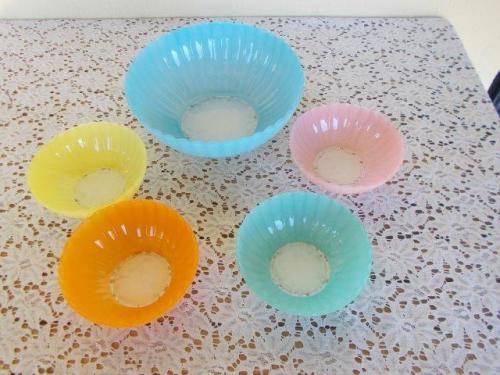 Stunning vintage colorful glass pudding bowl set