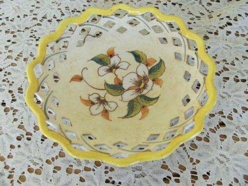 small floarl porcelain gouda display plate