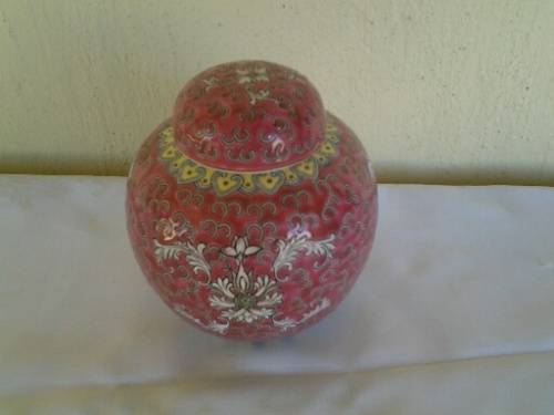 nice red collectable oriental ginger jar with lid