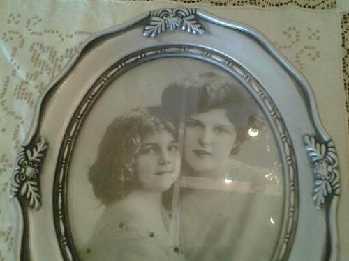 pretty round grey picture frame holder