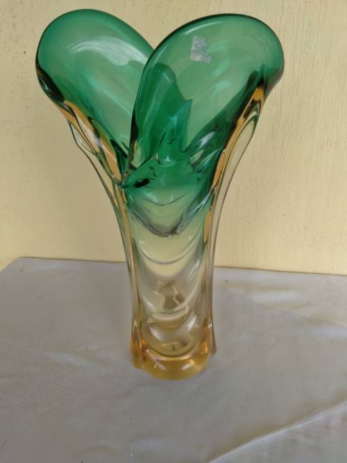 Large stunning  venation glass  vase with damage