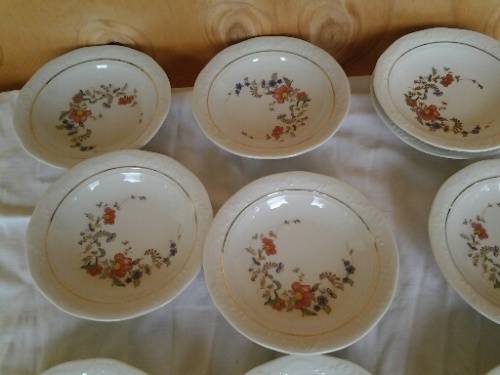 A lot of small nine porcelain floral pudding bowls