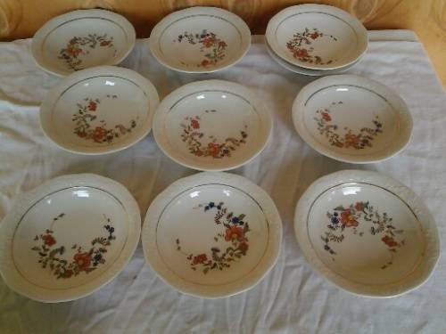 A lot of small nine porcelain floral pudding bowls