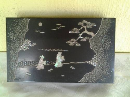 stunning vintage lacquered mother of pearl in lay Chinese trinket box