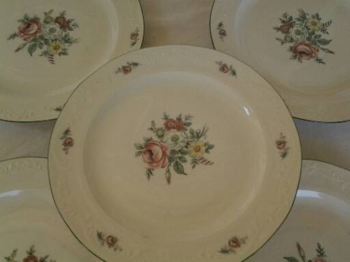 five pretty Le Rochelle porcelain dinner plates