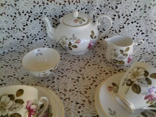 Stunning vintage Porcelain Royal Grafton tea for two tea set