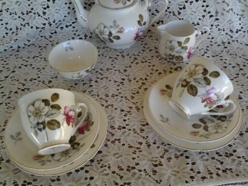 Stunning vintage Porcelain Royal Grafton tea for two tea set