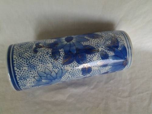 blue and white floral pattern porcelain vase
