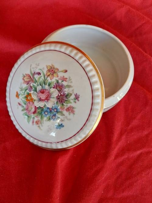 Stunning floarl porcelain limgoues trinket