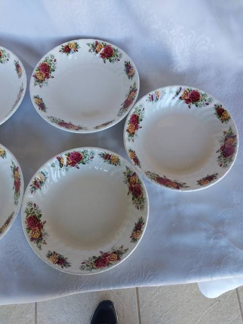 Five pretty Ashley soup bowls