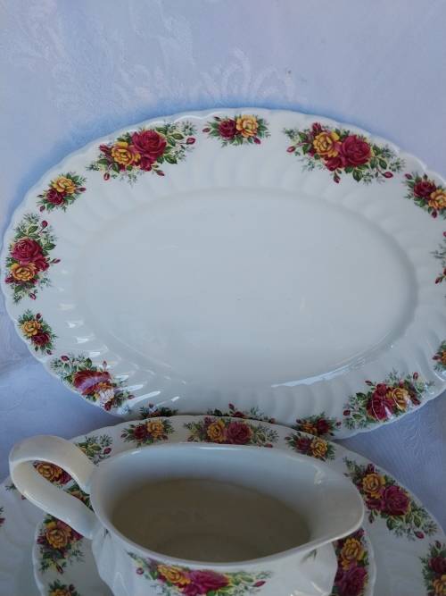 Stunning floarl Ashley procelain veggie platters and gravy combo