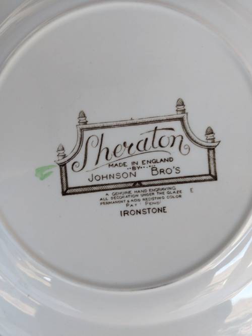 Set of six pretty Sheraton by Johnson Brothers dinner plates